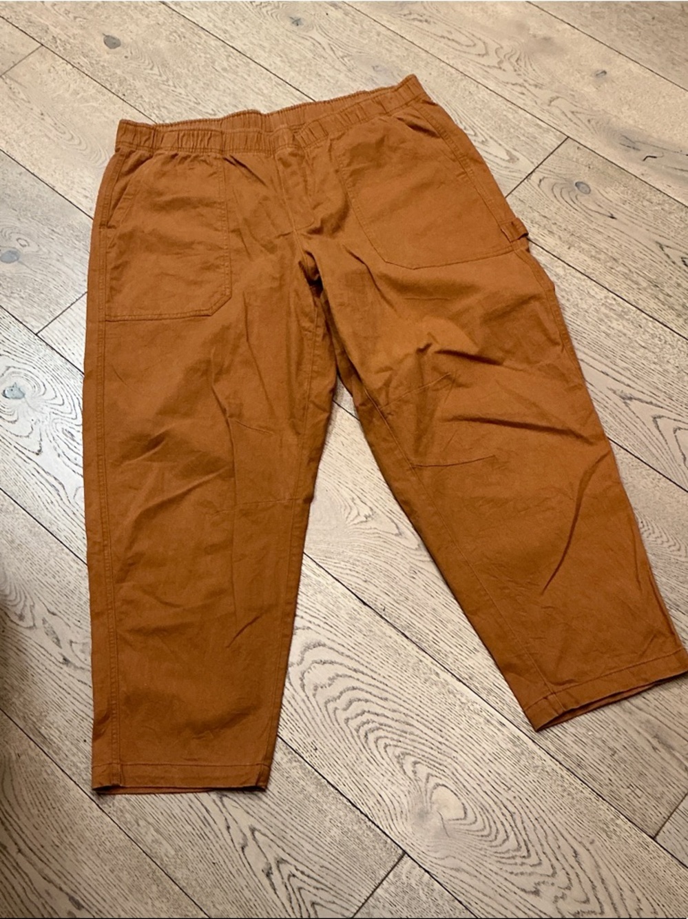 Woman’s Old Navy high-waist pull on camel pants. XL. Front and back pockets.